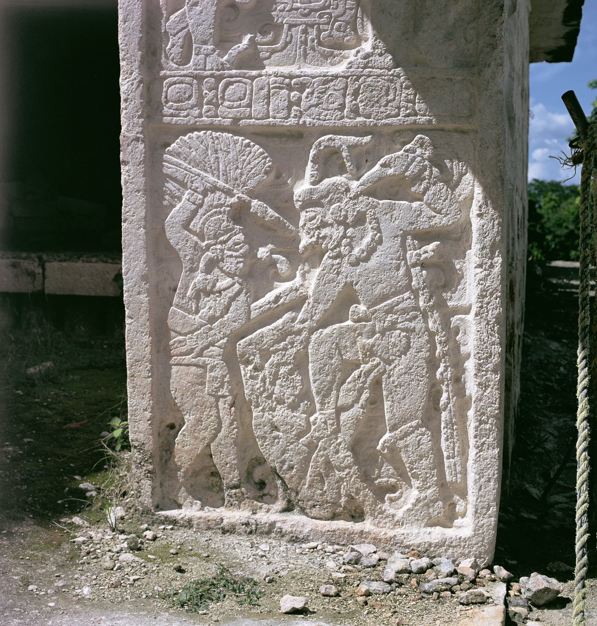 Geschnitzter Türsturz, vom hinteren Teil des Tempels der Masken, Spätklassische Periode (600-900 n. Chr.) von Mayan