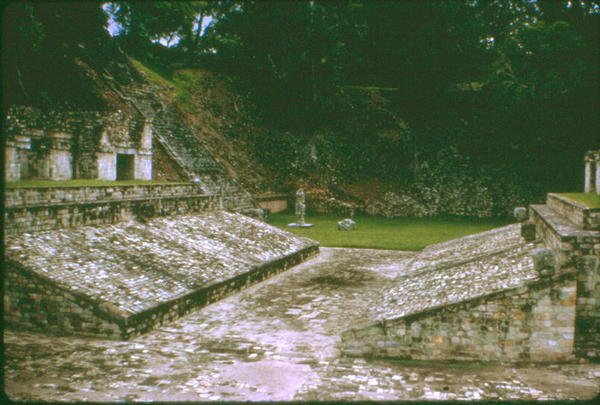 Ballspielplatz, verwendet für religiöse Spiele von Mayan