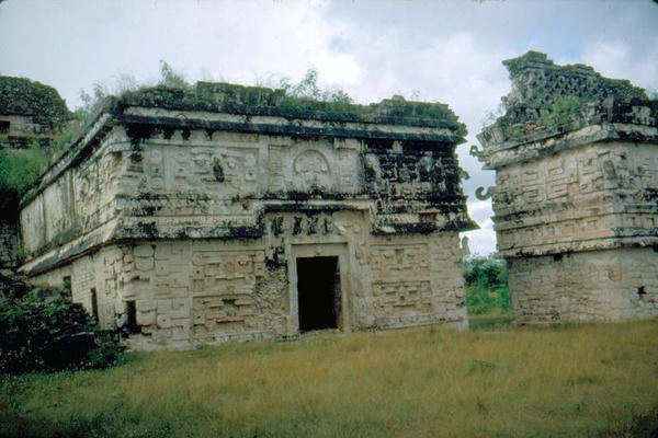 Nonnenkloster und Anbau von Mayan
