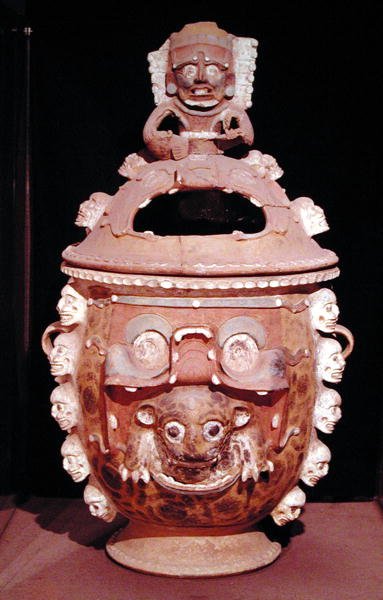Urne mit Deckel, aus Guatemala, Klassische Periode, 600-950 von Mayan