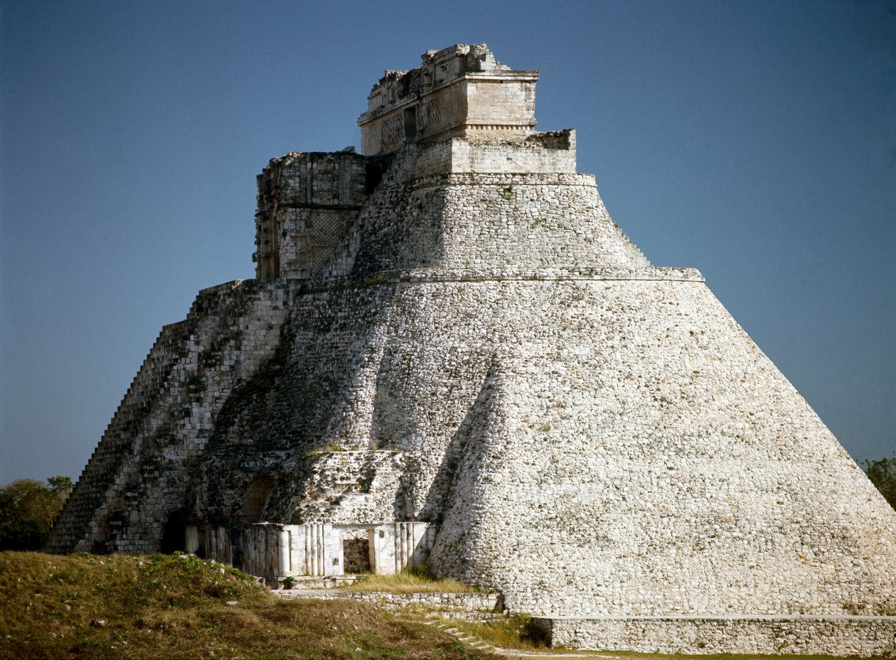 Pyramide des Magiers, 6. Jahrhundert von Mayan Mayan