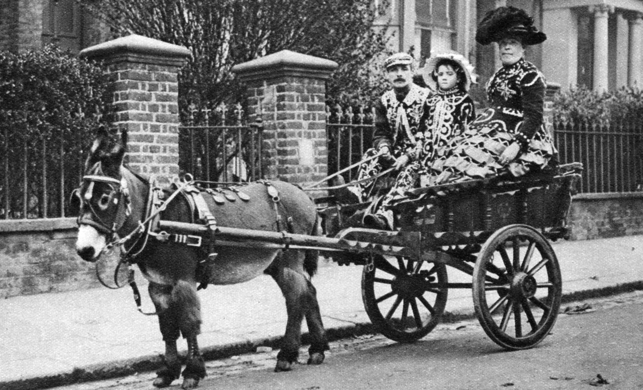 Pearly-Familie in ihrem eselgezogenen Karren, London, 1926-1927 von McLeish