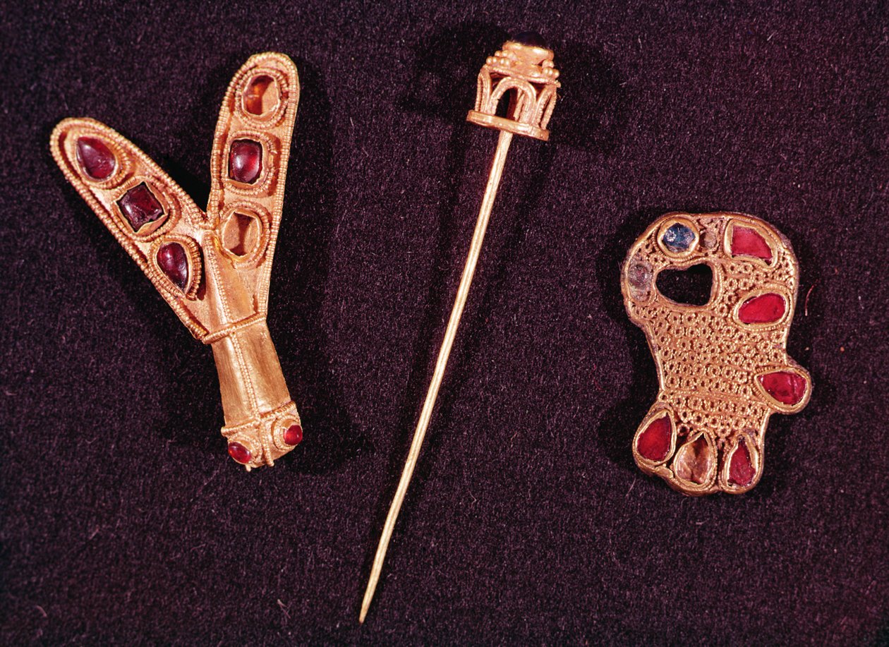 Broschen und Goldnadel von Merovingian School Merovingian School