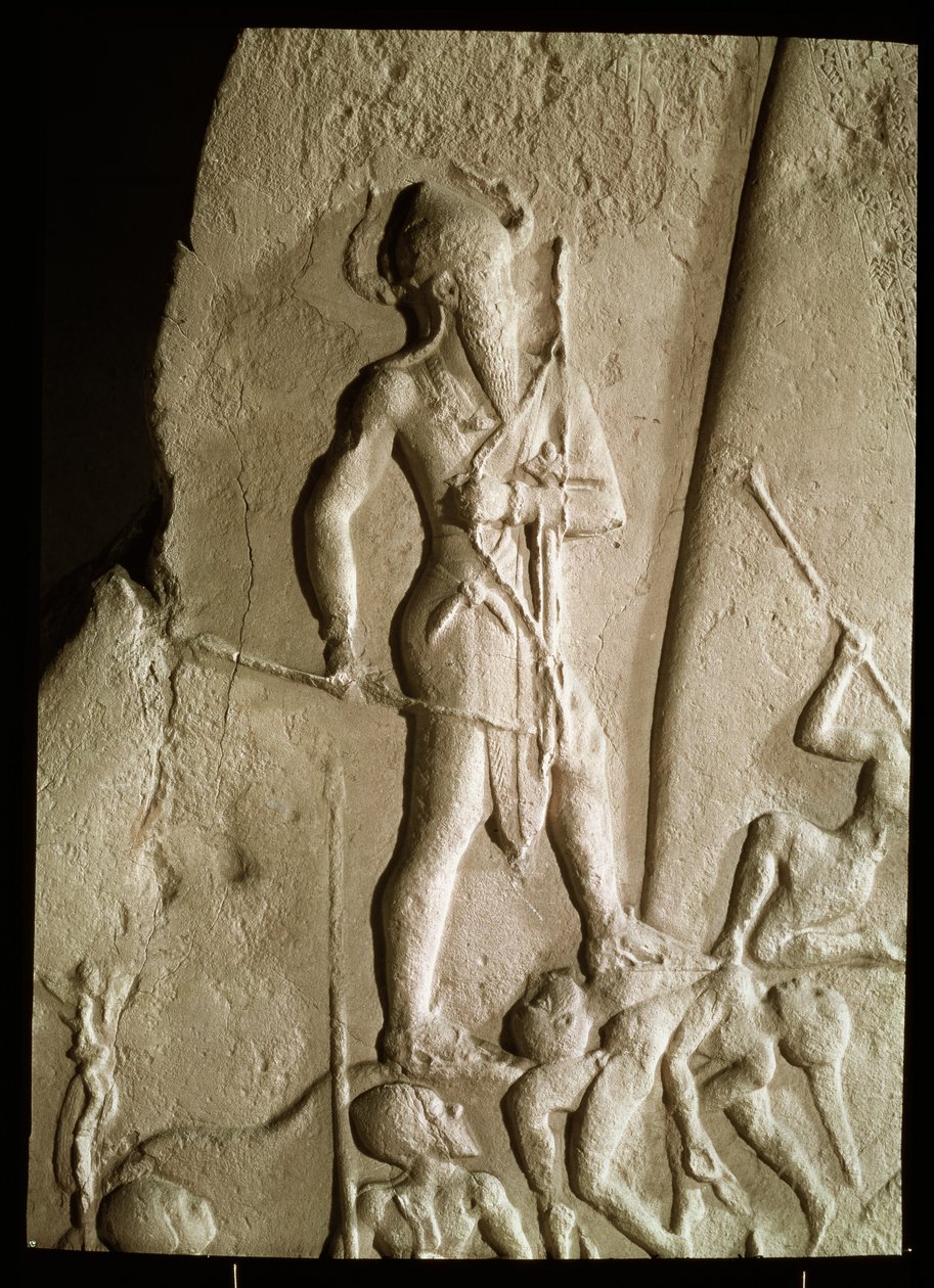 Siegesstele von Naram-Sin (2225-2185 v. Chr.) König von Akkad über die Lullubi, Akkadische Periode, ca. 2230 (rosa Sandstein) (Detail) von Mesopotamian