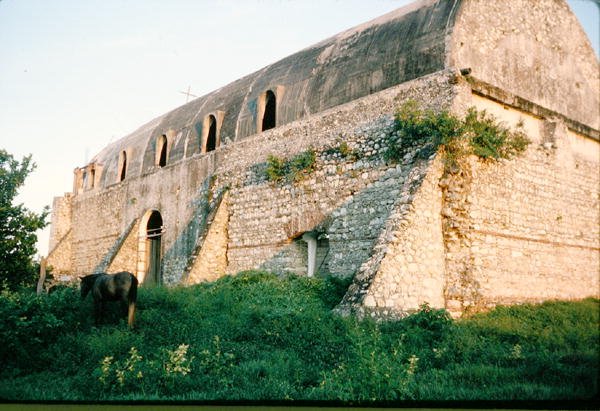 Außenansicht einer Kirche von Mexican School