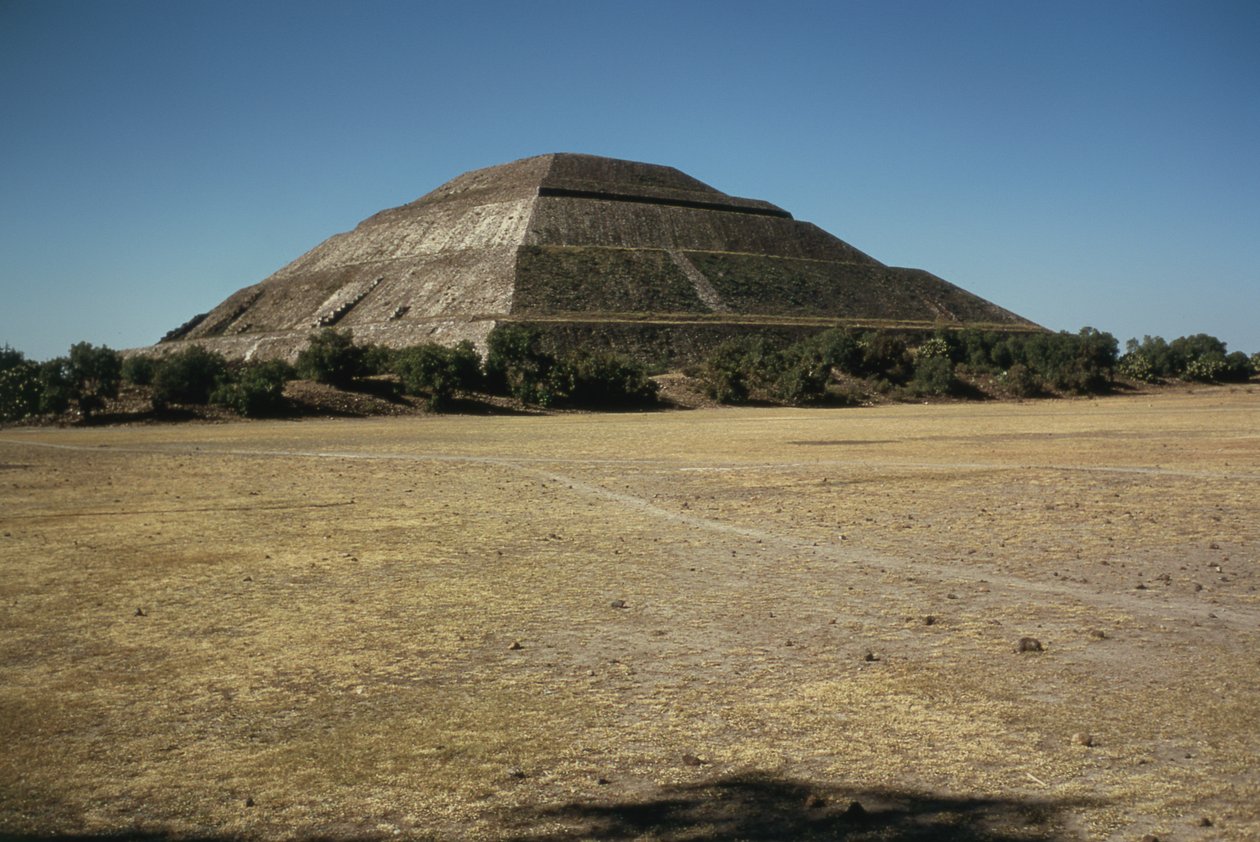 Pyramide der Sonne, ca. 300 n. Chr. von Mexican School