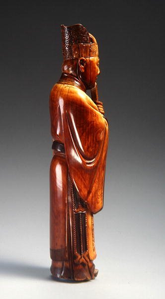 Figur eines Beamten (geschnitztes Elfenbein) von Ming Dynasty Chinese School