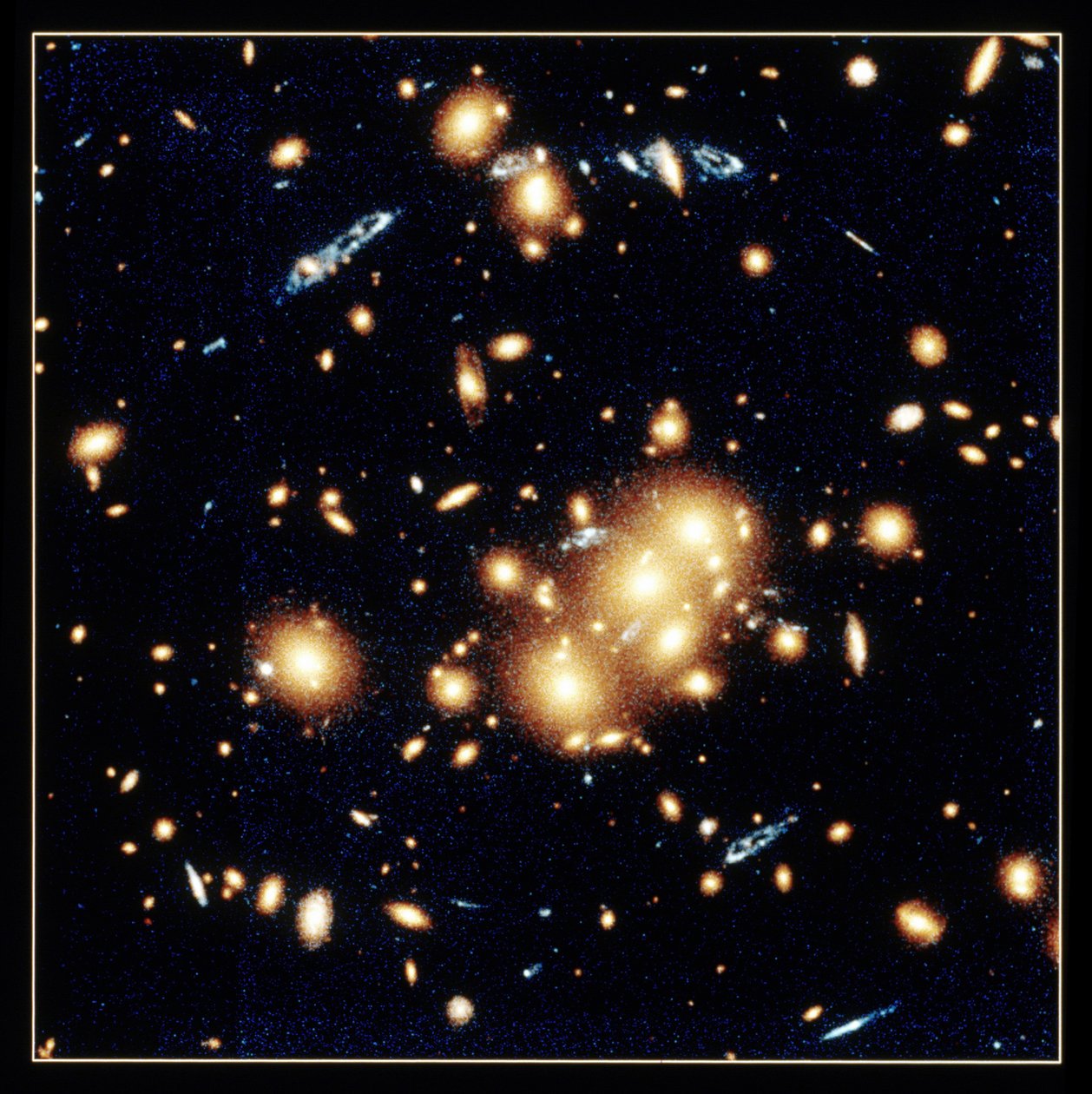Gravitationslinse in CL0024+1654. W. Collet (Princeton). von National Aeronautics and Space Administration National Aeronautics and Space Administration