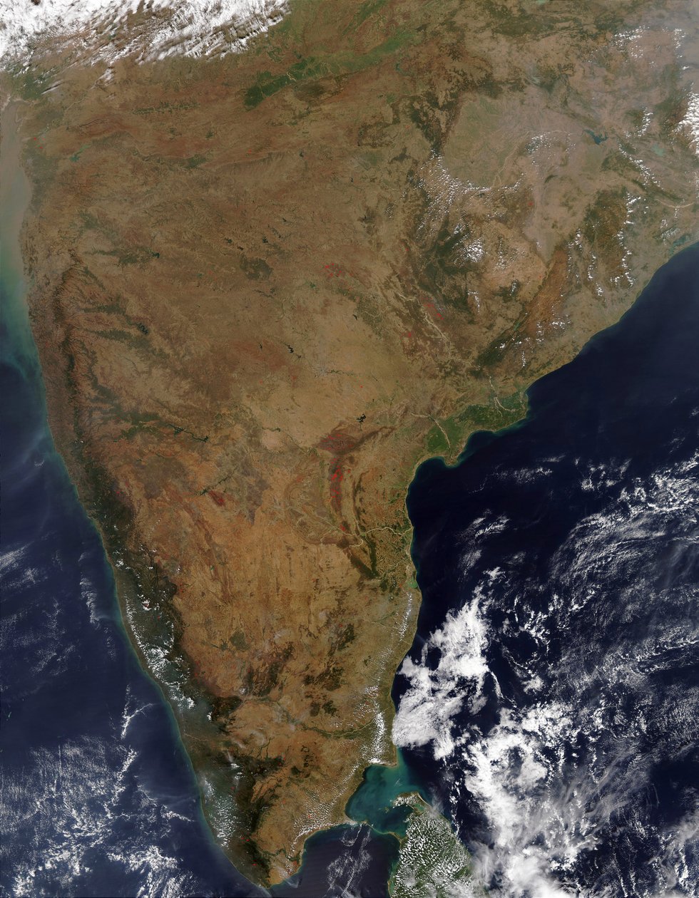 Satellitenansicht über der indischen Halbinsel. Sri Lanka ist unten rechts unter den Wolken sichtbar. Wissenschaft Geologie Ozeanographie von National Aeronautics and Space Administration National Aeronautics and Space Administration