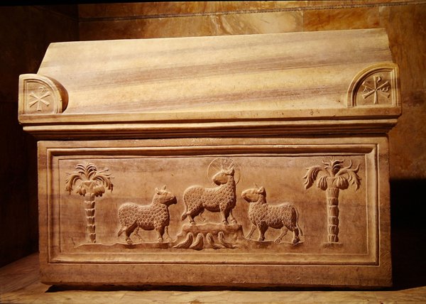 Sarkophag auf der linken Seite des Oratoriums von Paleo Christian
