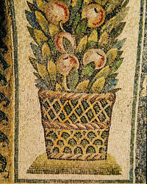 Ein Korb mit Früchten, ca. 430 n. Chr. (Mosaik) von Paleo Christian