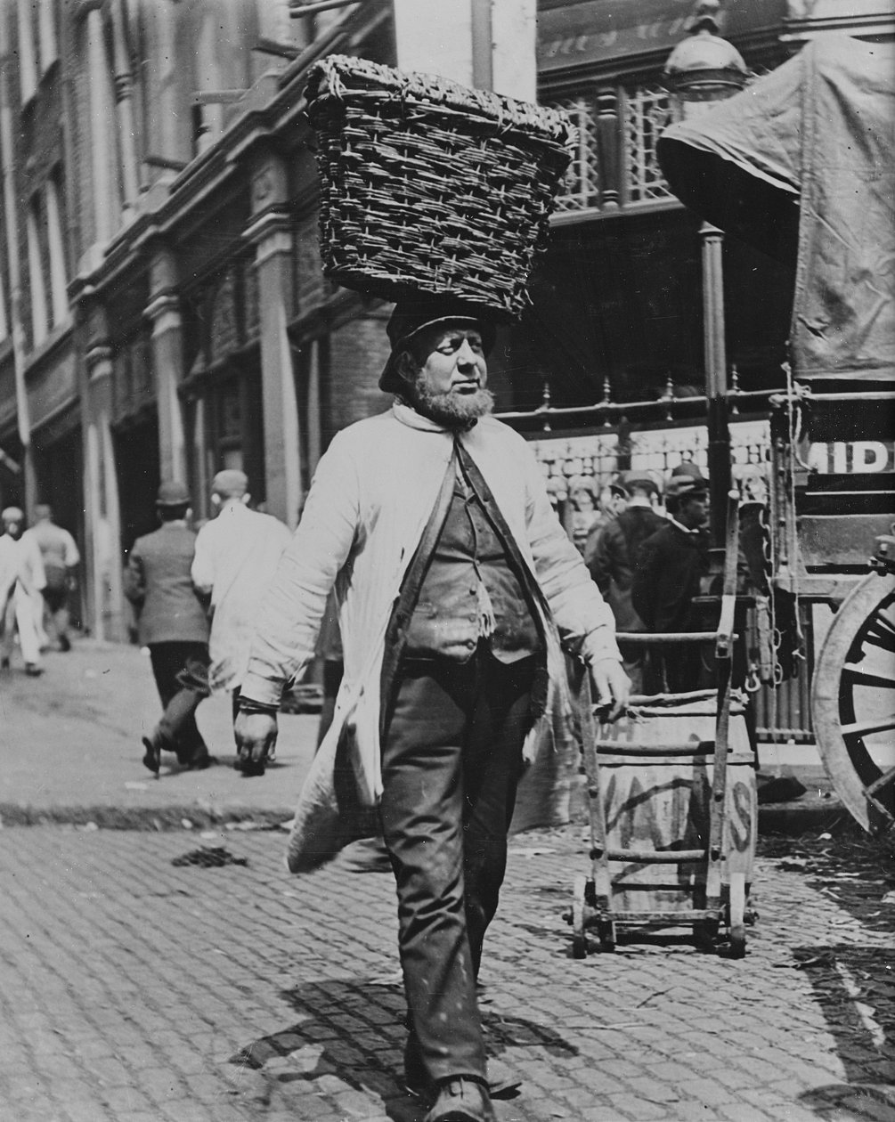 Fischträger auf dem Billingsgate-Markt, 1893 von Paul Martin