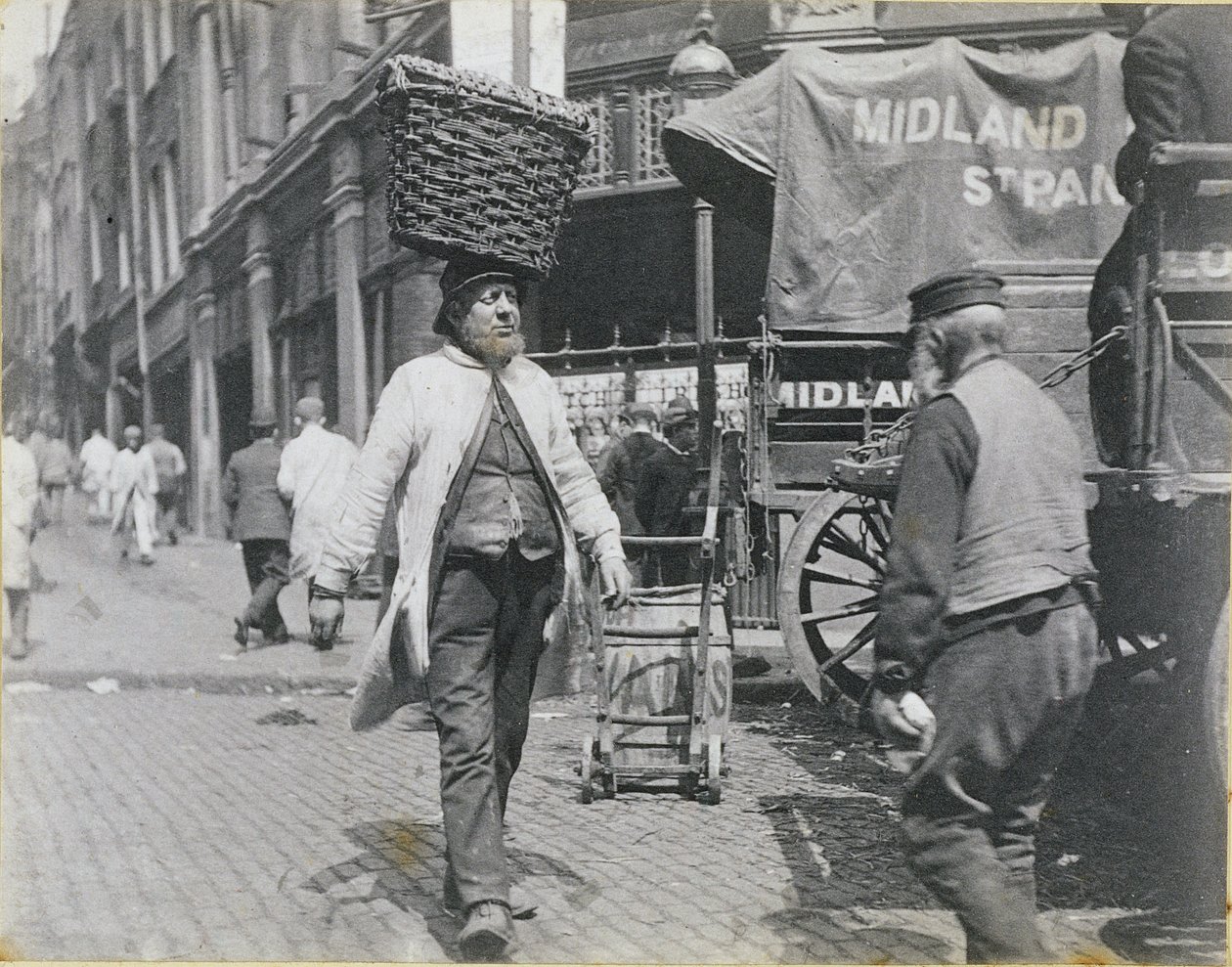 Fischträger auf dem Billingsgate-Markt, 1893 von Paul Martin