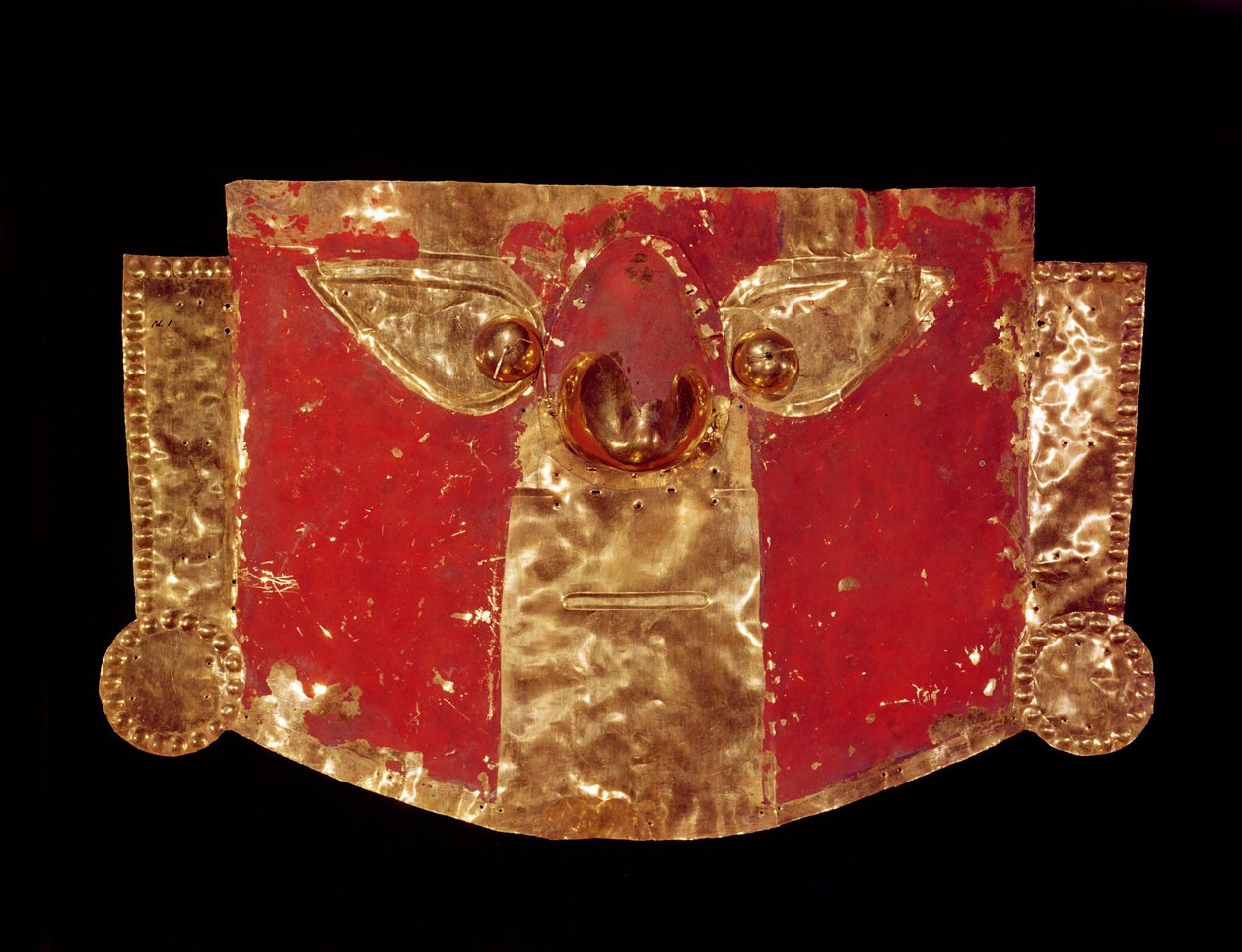 Inka-Maske (Gold mit roter Farbe) von Peruvian School