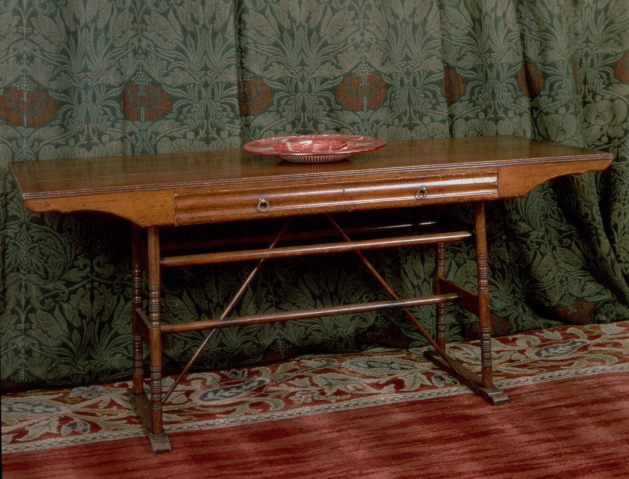 Beistelltisch, entworfen für Morris & Co. (Eichenholz) von Philip Webb