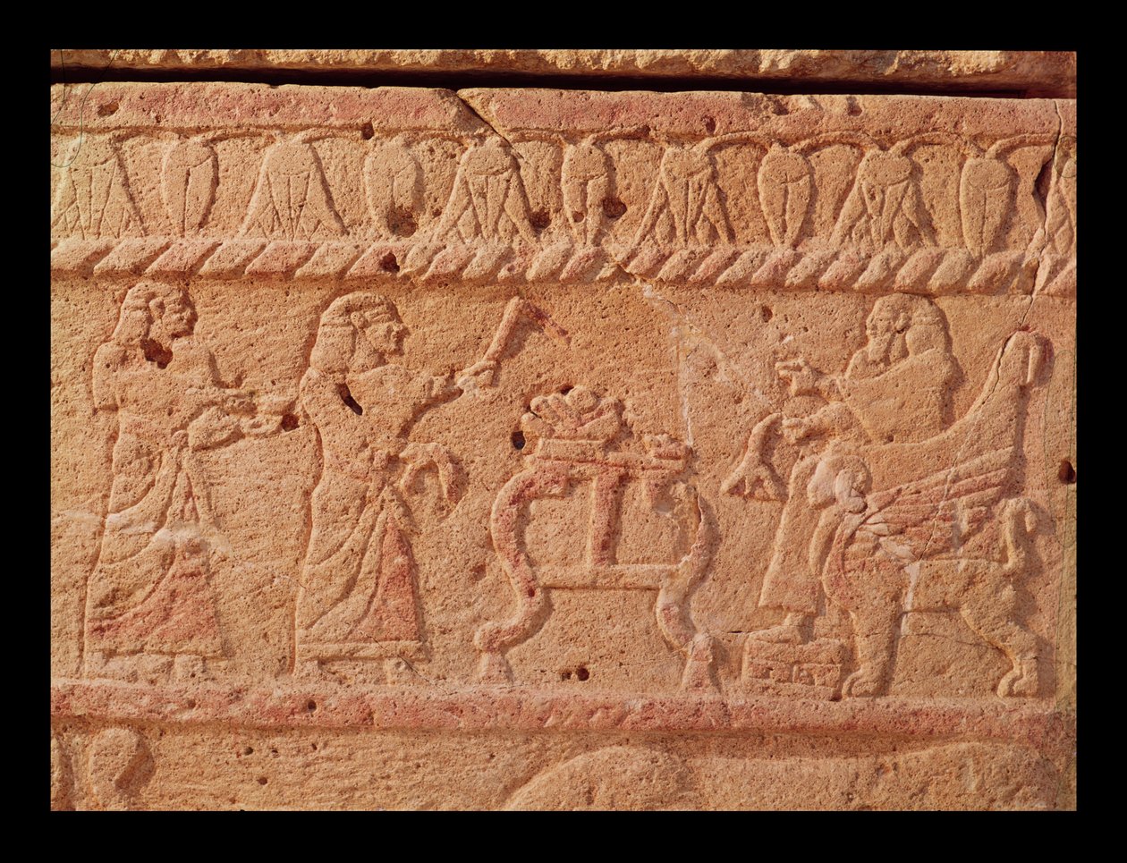 Relief, das Diener zeigt, die dem König huldigen, Detail des Sarkophags von Ahiram, König von Byblos von Phoenician