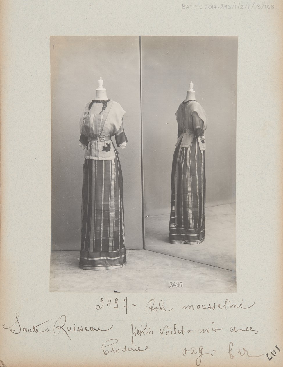 Albumseite: House of Worth, Kleid von Photographer French