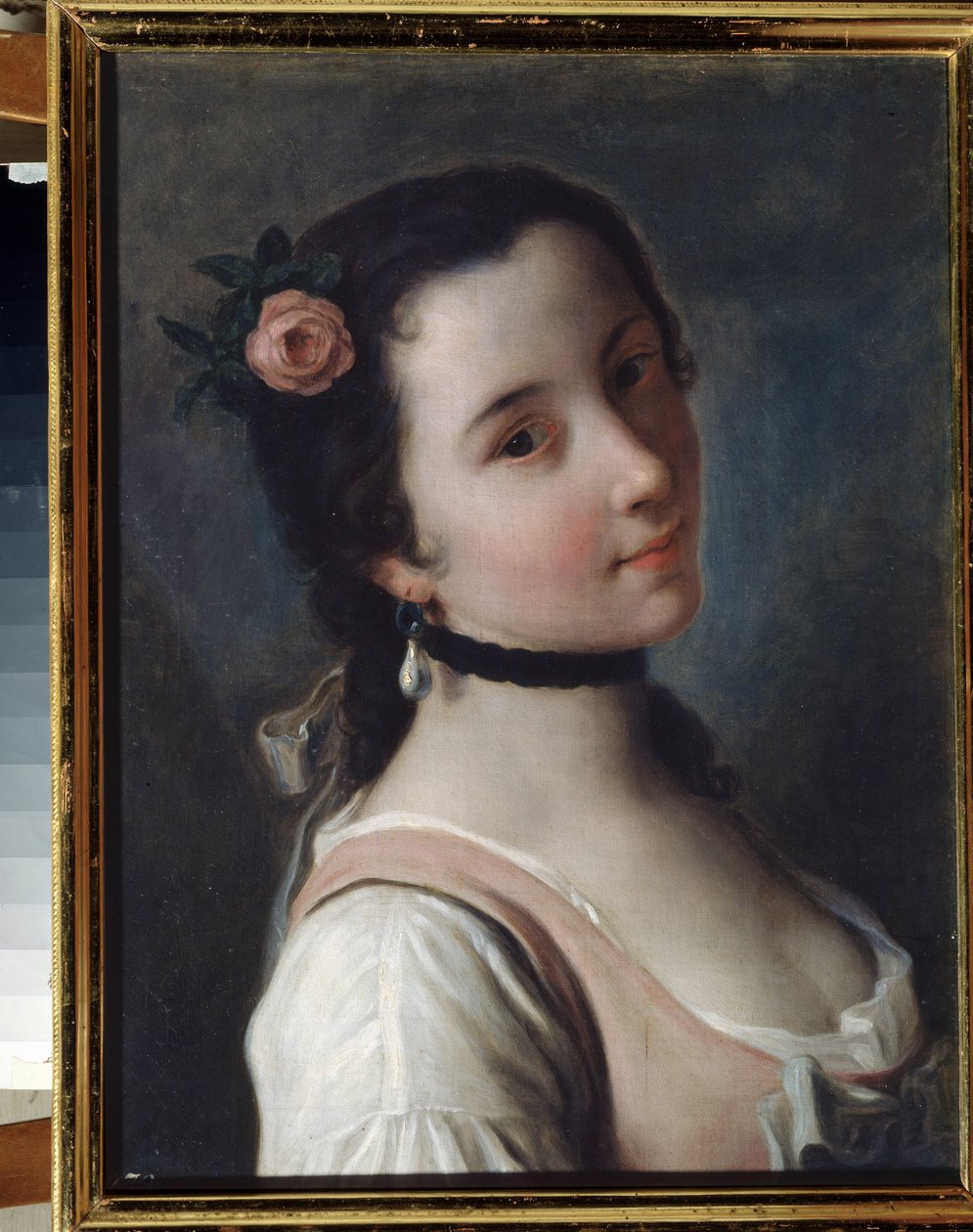 Ein Mädchen mit einer Rose von Pietro Antonio Rotari