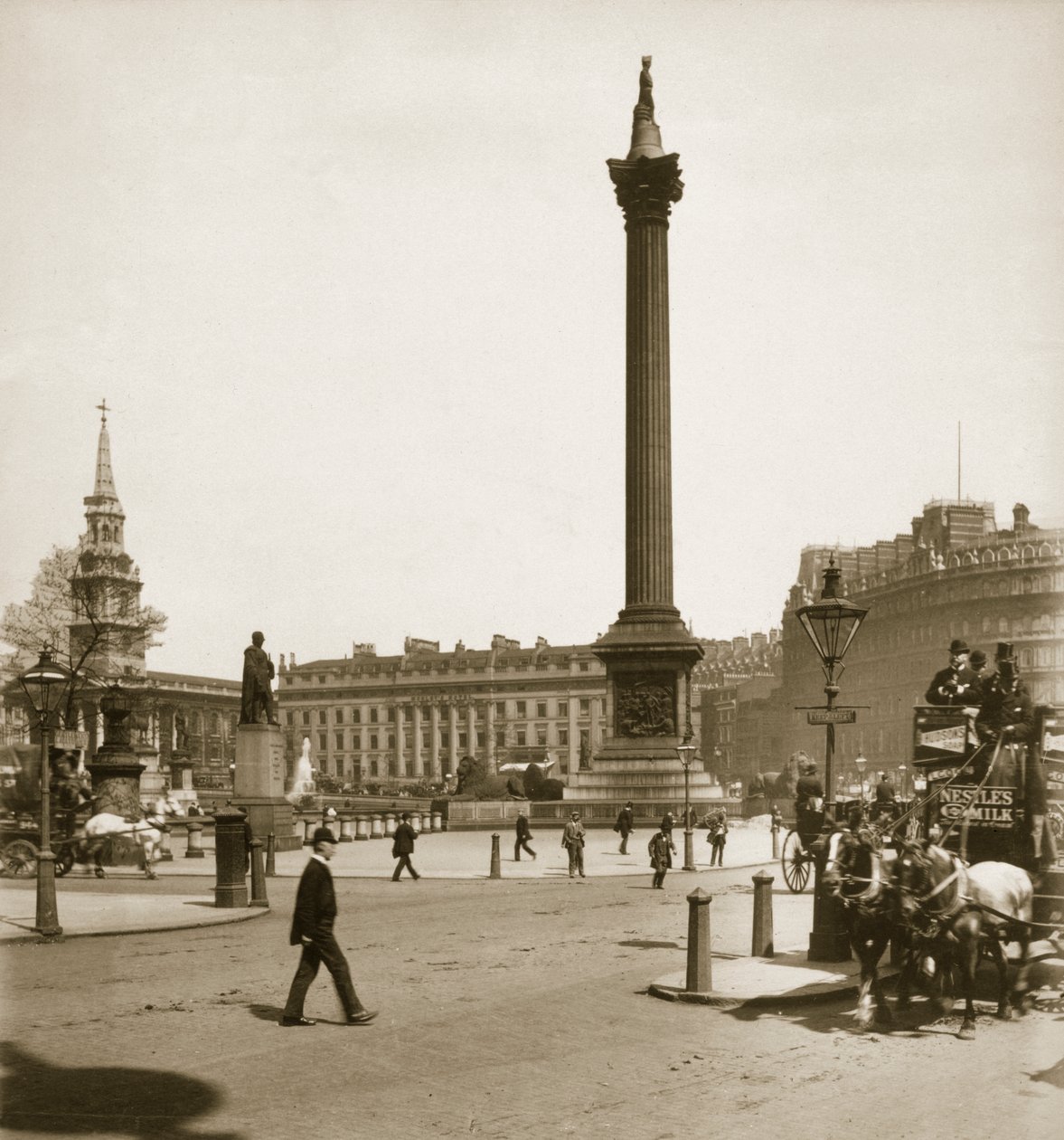 Trafalgar Square, London, 11. Mai 1893 von Portuguese Photographer