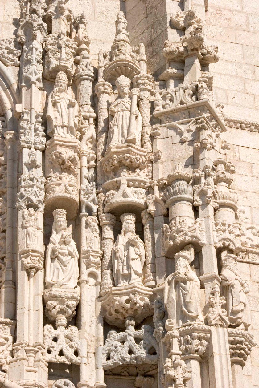 Detail vom Südportal von Portuguese School