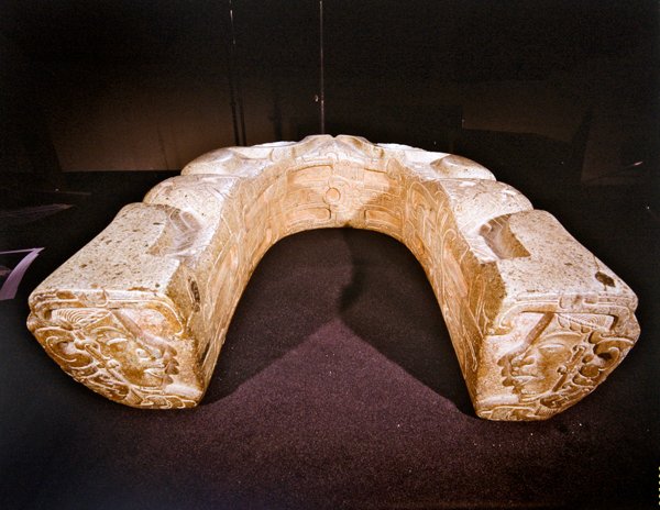 Rückansicht eines Jochs, das bei Ballspielen verwendet wurde, Vera Cruz von Pre Columbian Pre Columbian