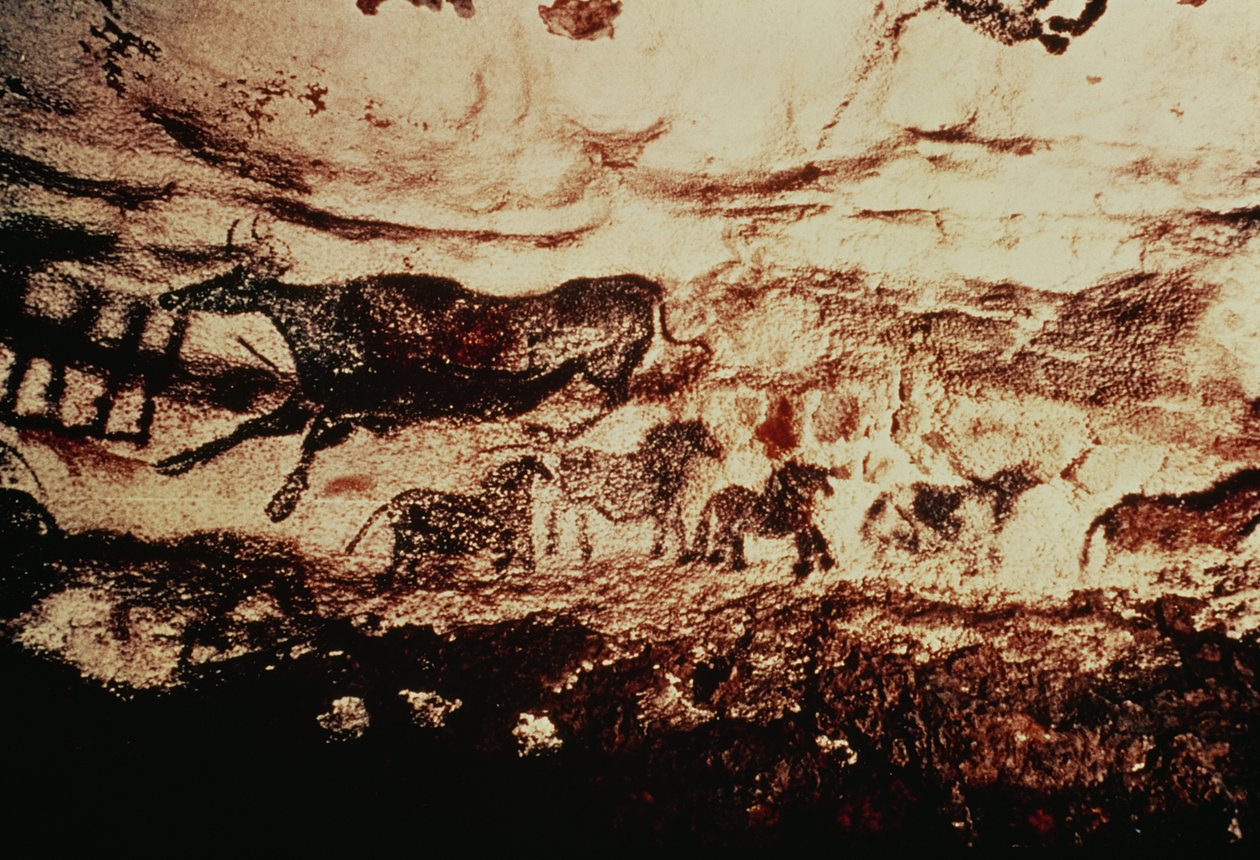 Felsmalerei einer springenden Kuh und eines Frieses kleiner Pferde, ca. 17000 v. Chr. von Prehistoric