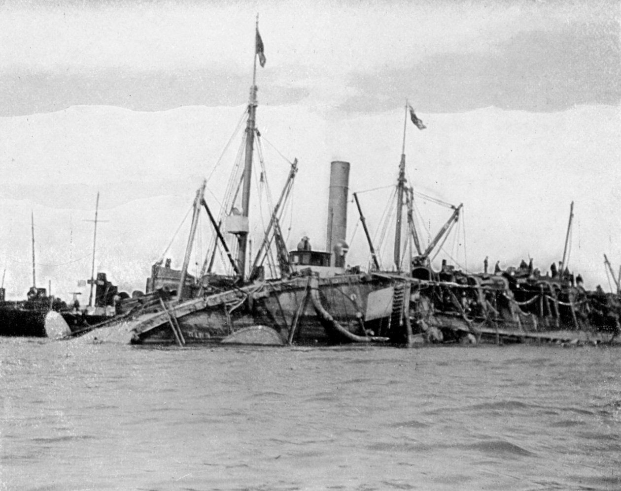Das Heben der HMS Gladiator, 1908 von Queen Alexandra