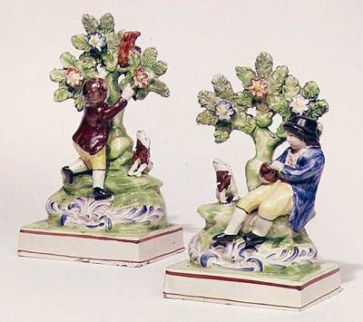 Staffordshire-Paar von Vogelnestgruppen, ca. 1810 von Ralph Junior Wood