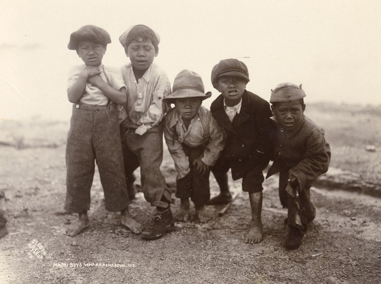 Maori-Jungen, Whakarewarewa, um 1910 von Ralph Seldon