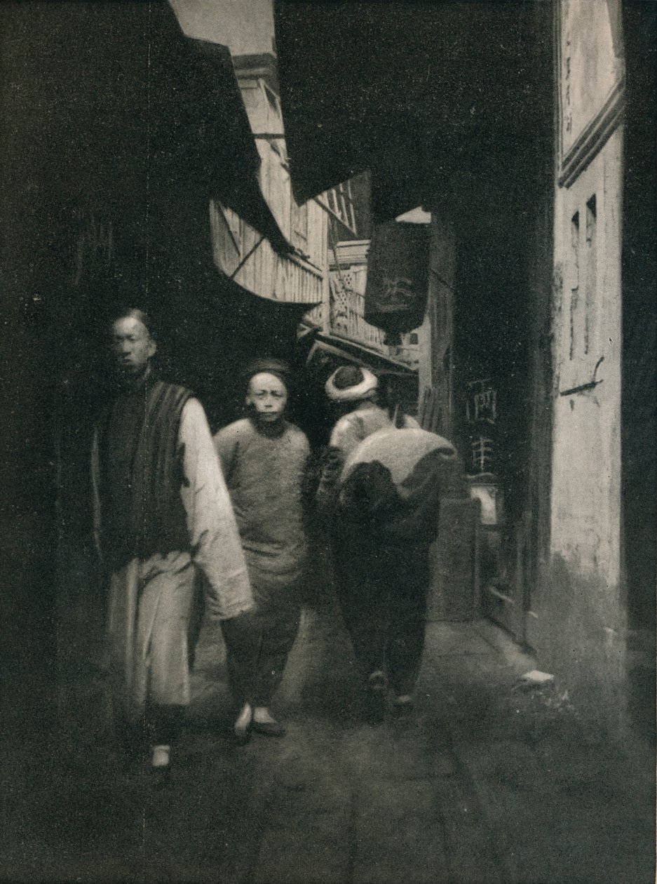 Eine Straße in China, ca. 1927, 1927 von Reginald Belfield