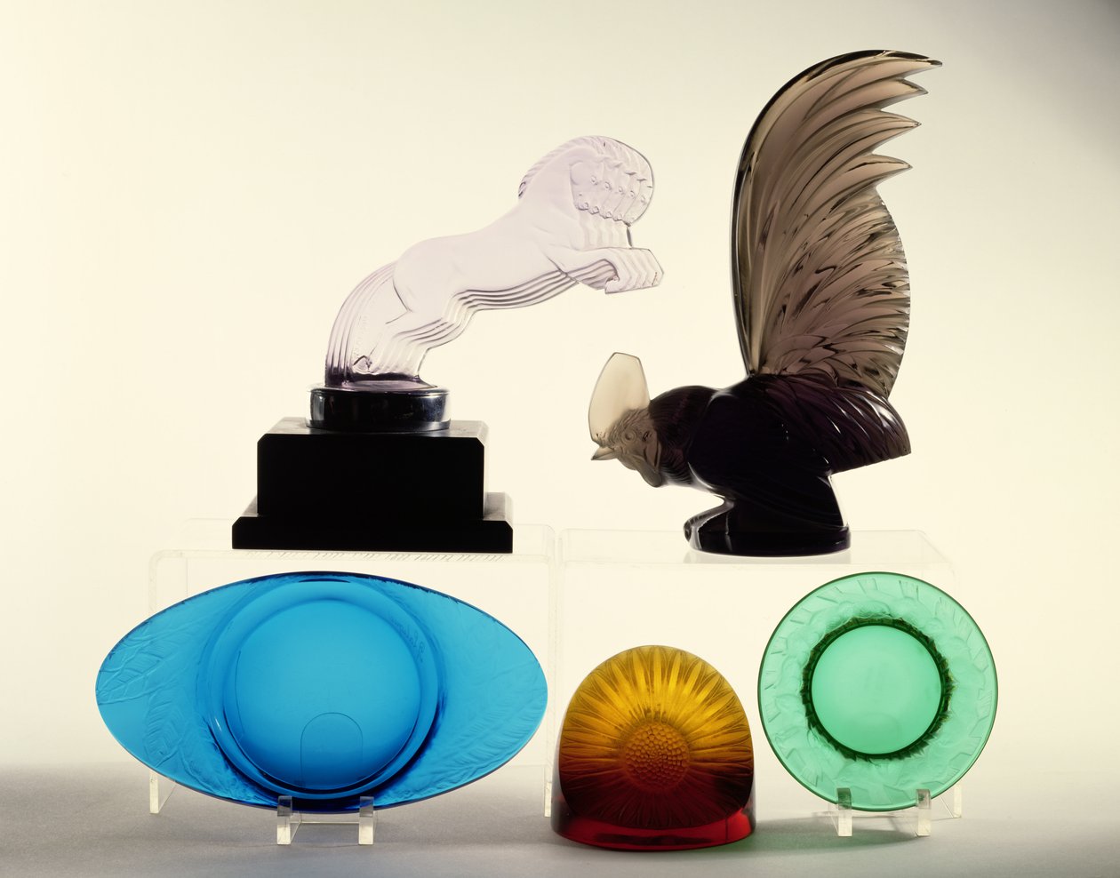 Auto-Maskottchen, Aschenbecher und ein Briefbeschwerer (Glas) von Rene Jules Lalique