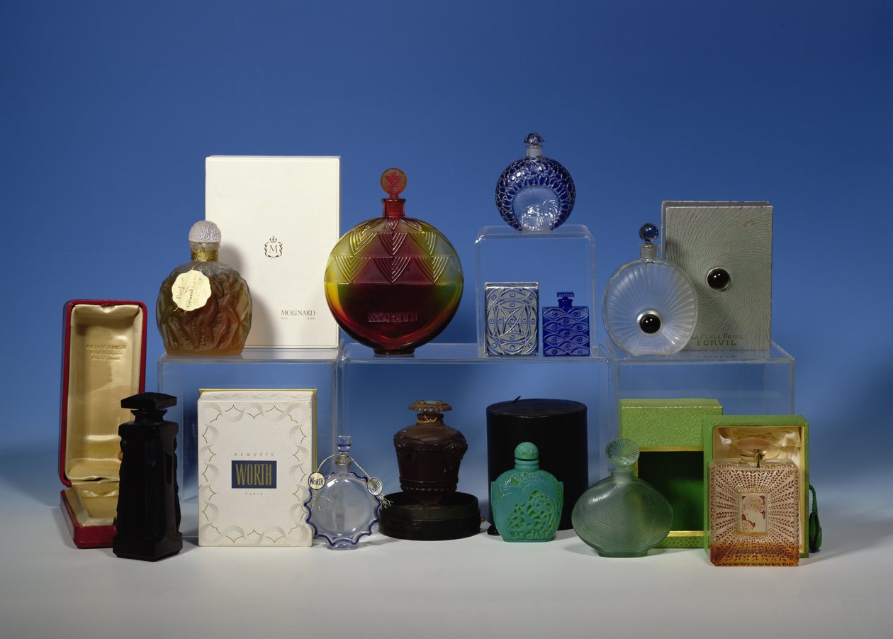 Auswahl an Duftflaschen (Glas) von Rene Jules Lalique