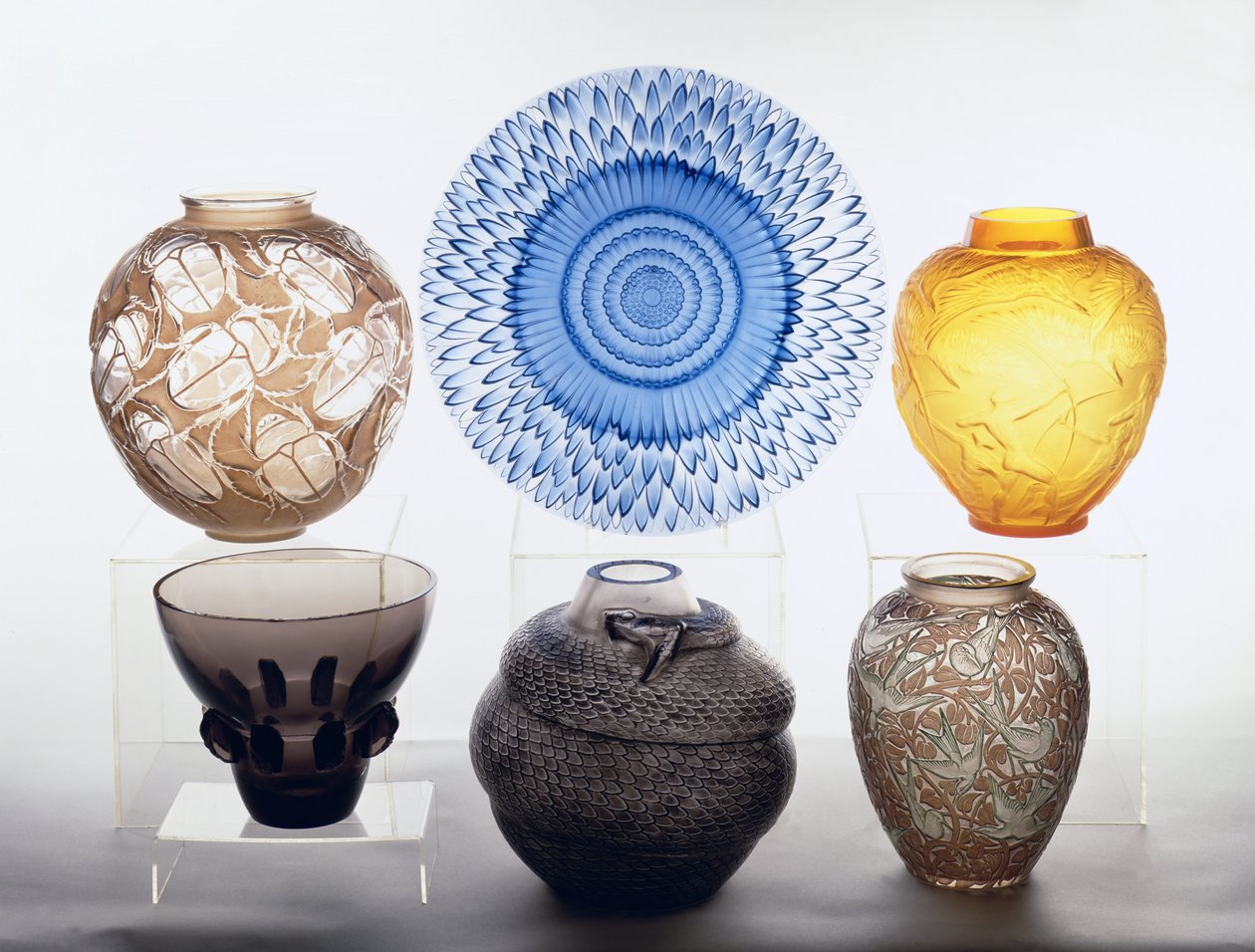 Auswahl an Vasen und einer Schale von Rene Jules Lalique