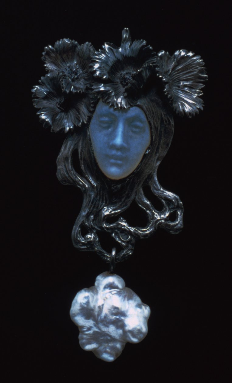 Weibliches Gesichtspendant, ca. 1898-1900 von Rene Jules Lalique