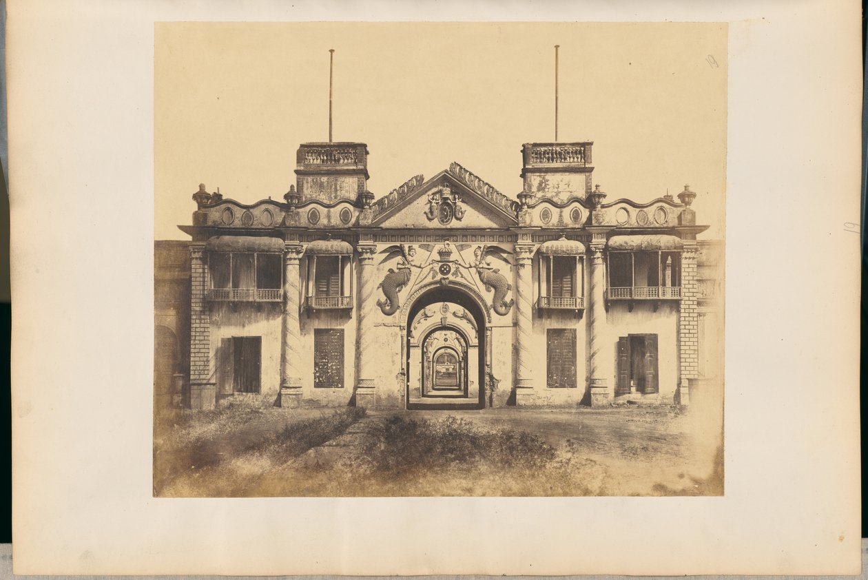 [Das Meerjungfrauentor, Kaiserbagh-Palast] von Robert C. Tytler
