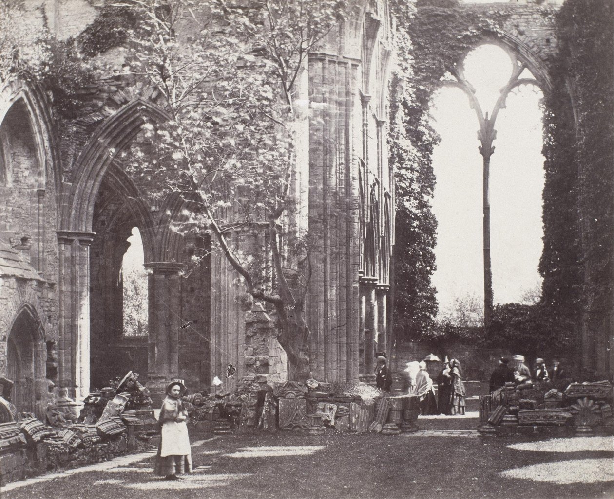 Innenraum - Tintern Abbey von Roger Fenton
