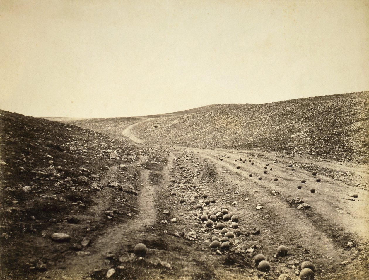 Das Tal des Todes, nach dem Angriff der Leichten Brigade, 1855 von Roger Fenton