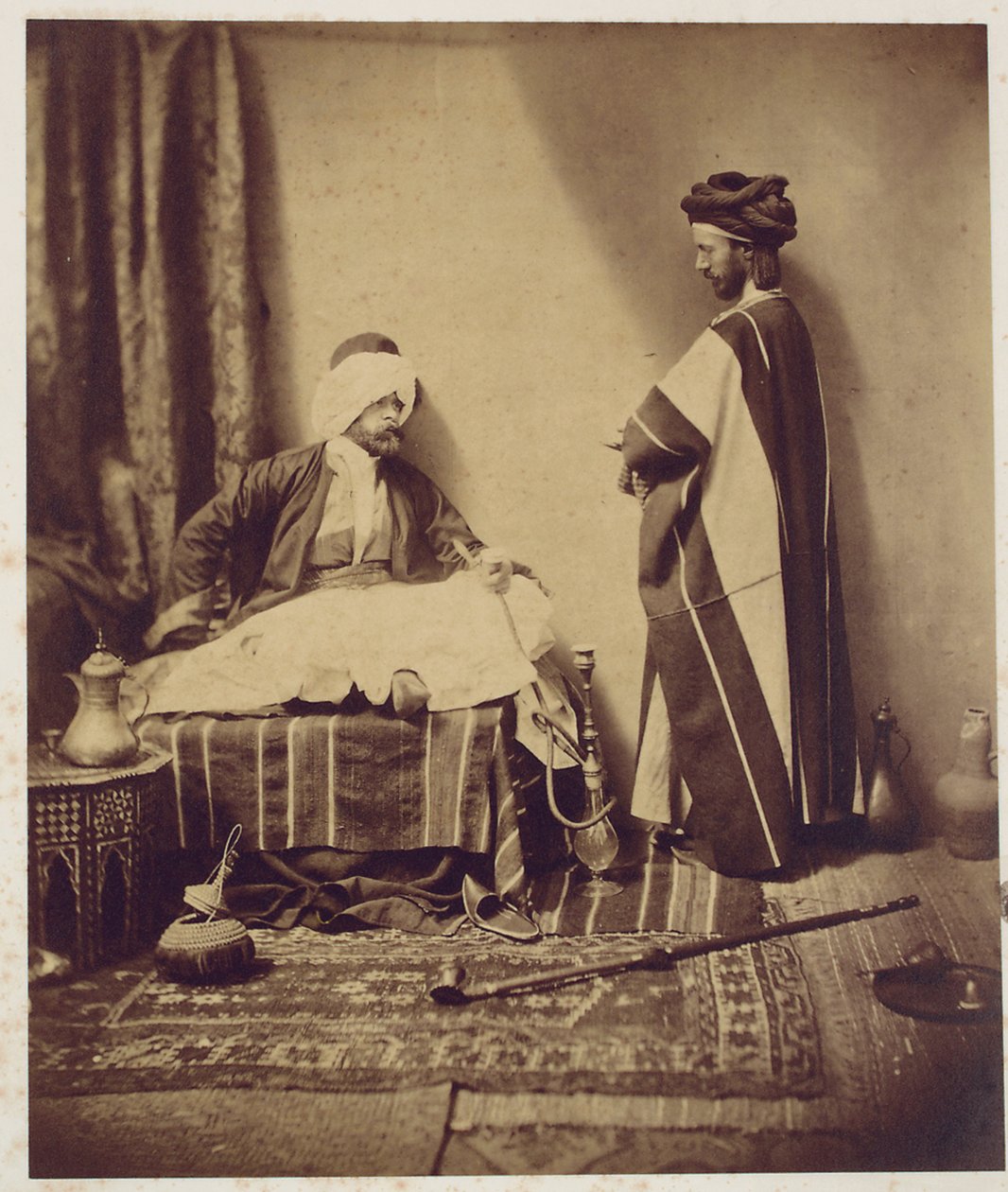 Ein Gespräch beim Rauchen, 1858 von Roger Fenton