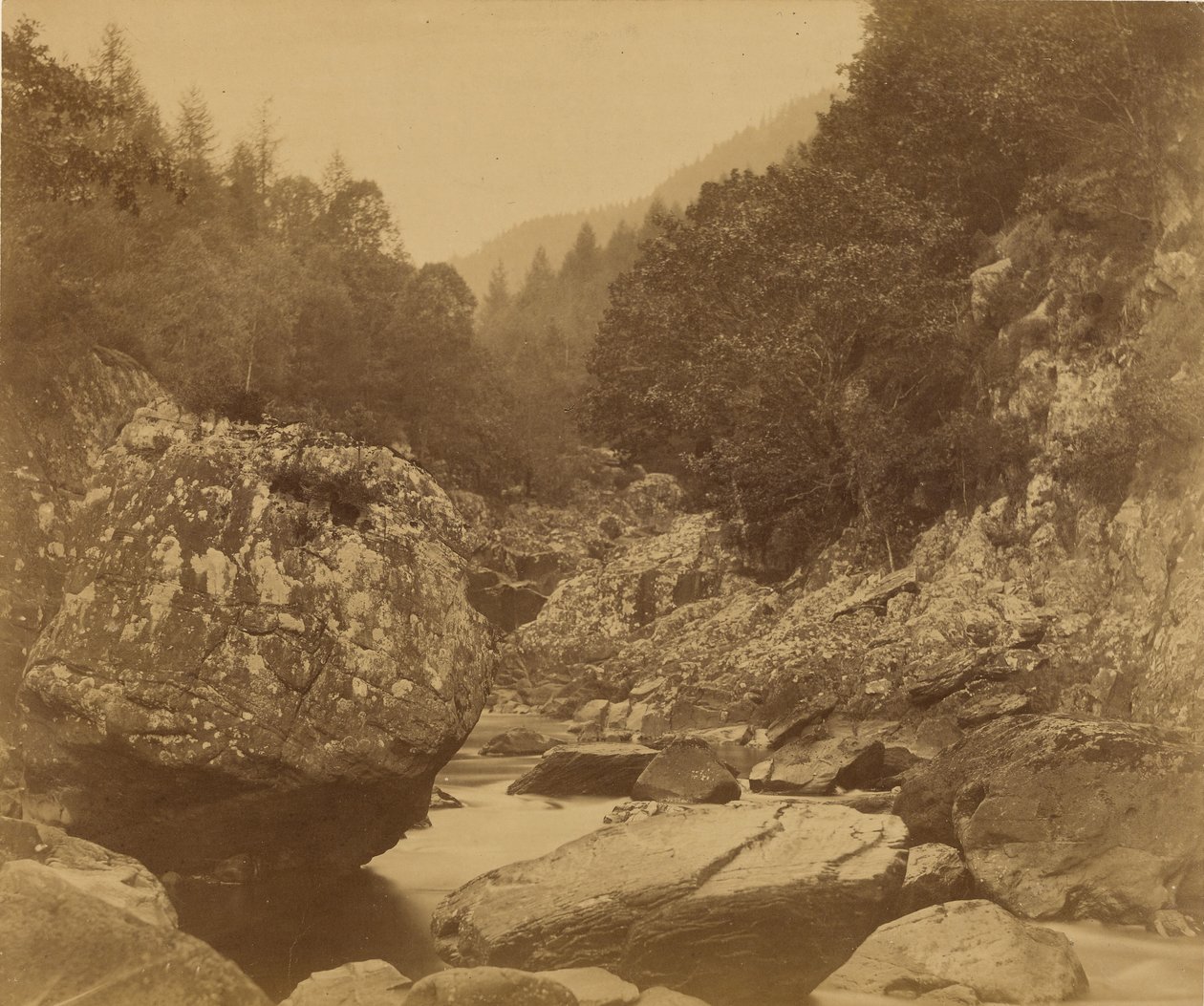 Felsen in der Lwgwy: Bettws-y-Coed von Roger Fenton