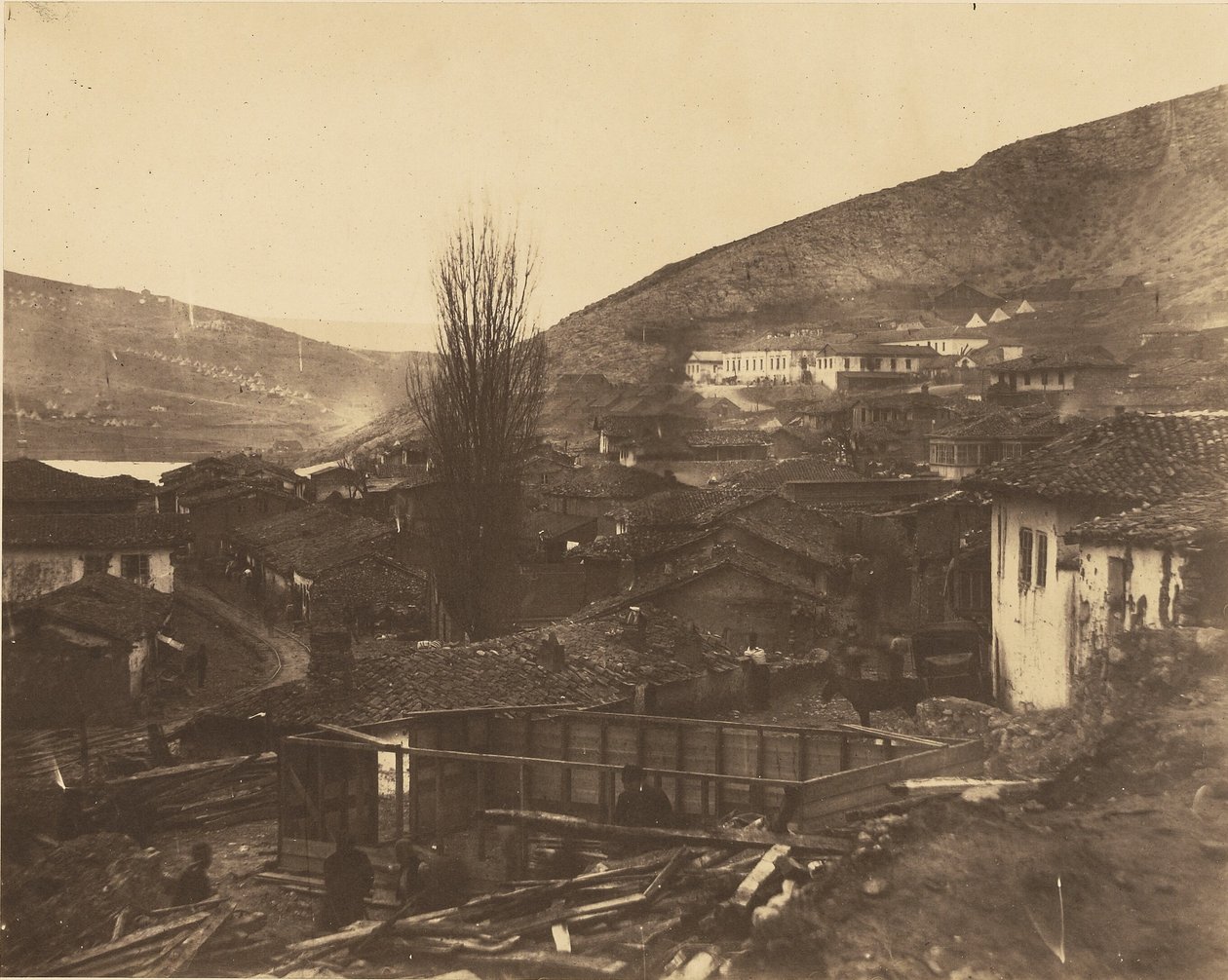 Die Eisenbahnstraße in Balaklawa von Roger Fenton