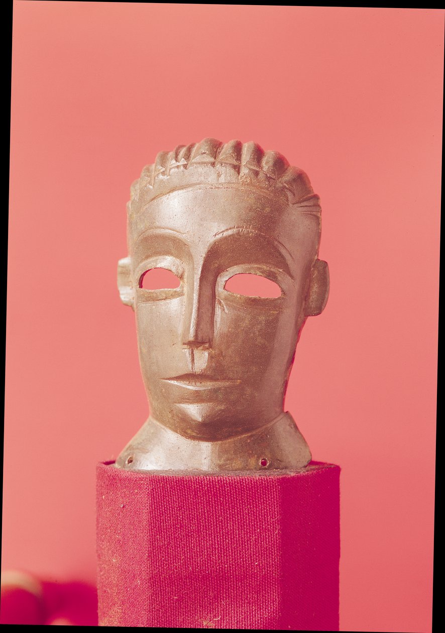 Maske eines bartlosen Mannes von Roman