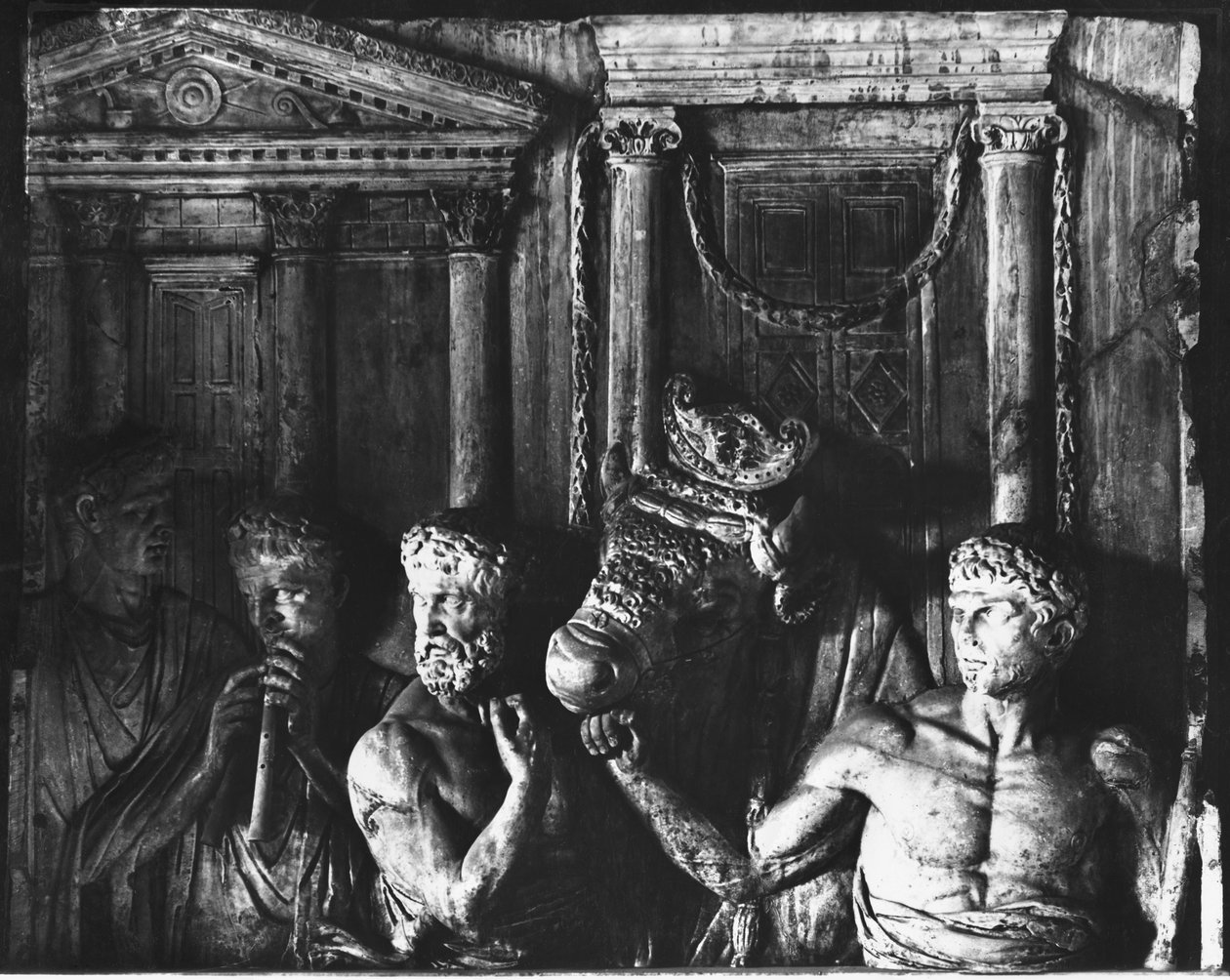 Relief, das Vorbereitungen für ein Opfer darstellt von Roman