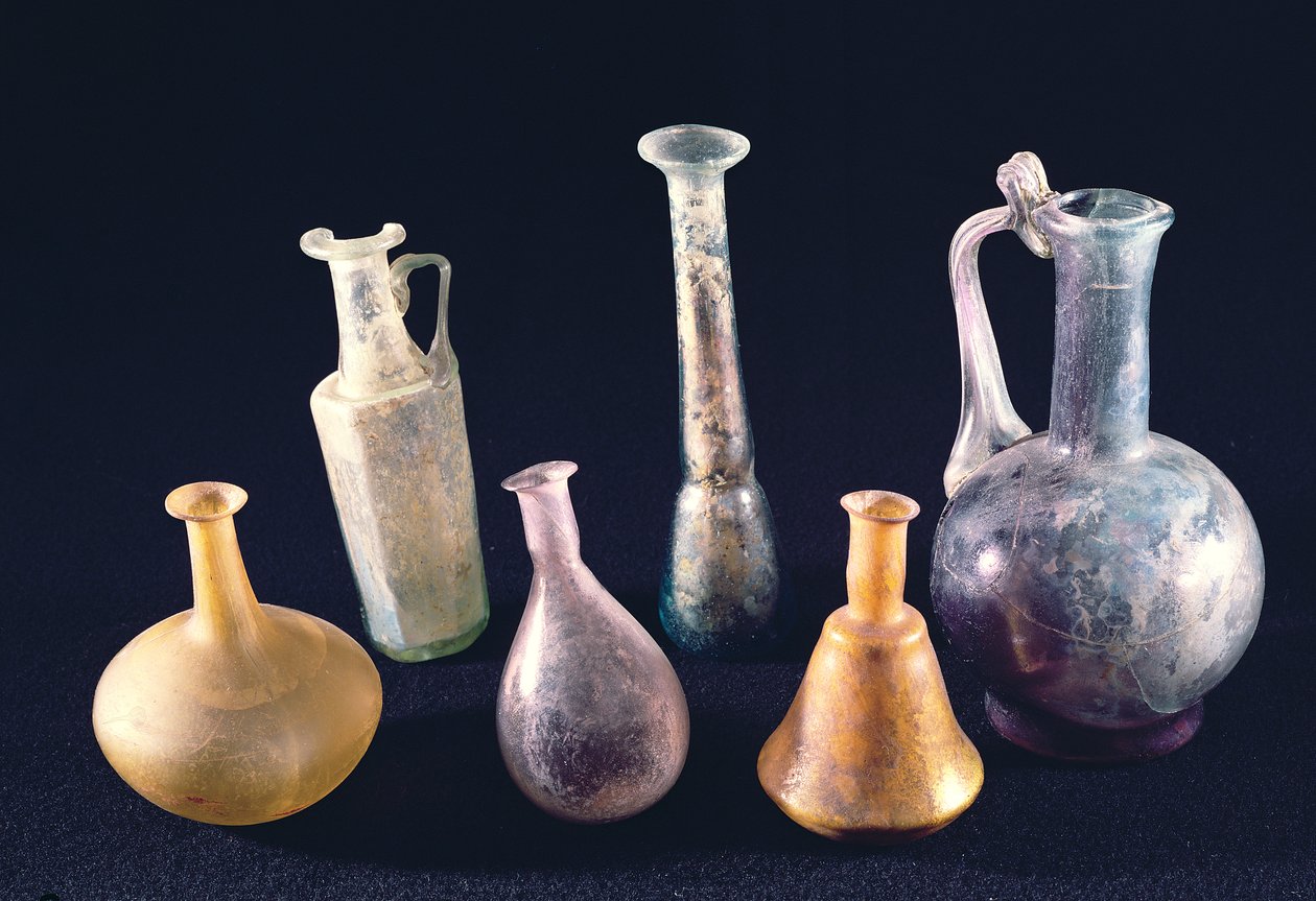Sechs Vasen, aus Aquileia (Glas) von Roman