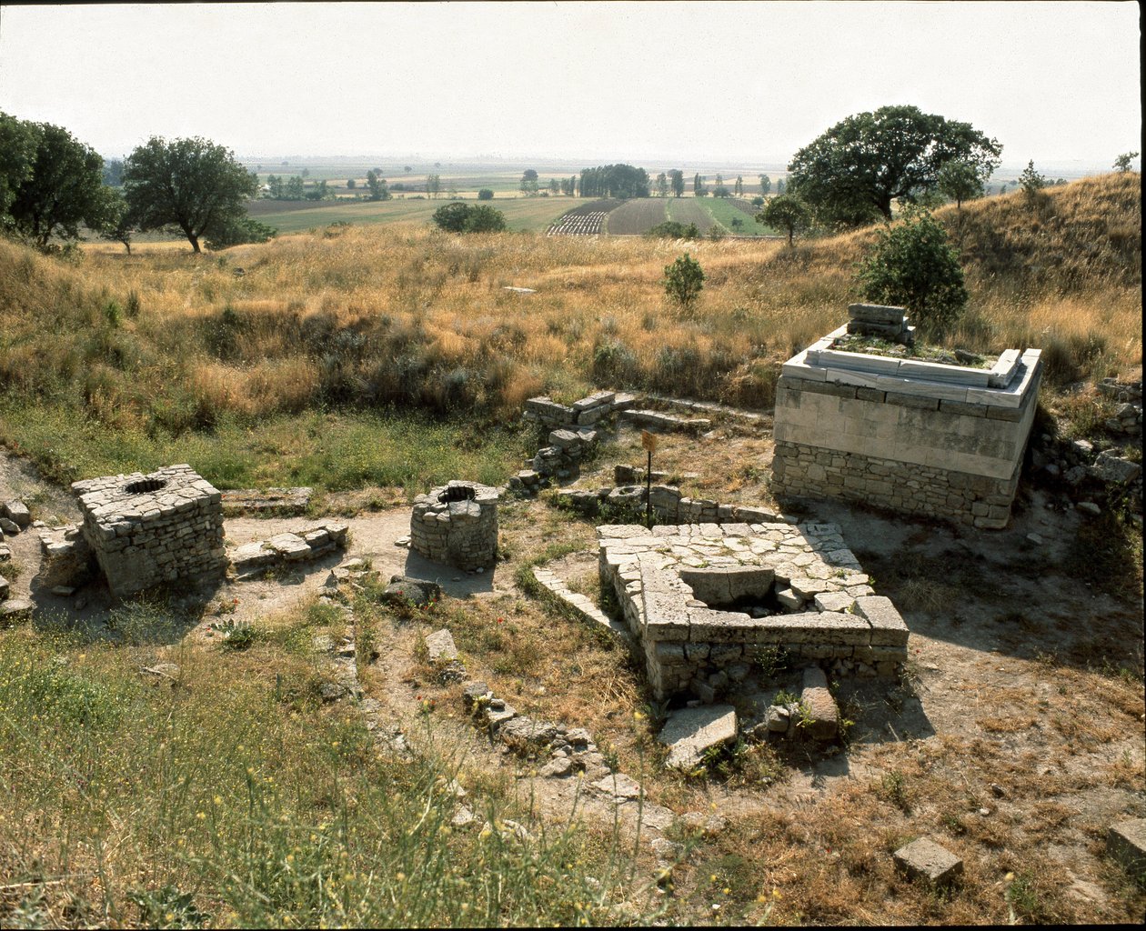 Tempel und Altar der Opfergaben von Roman Roman