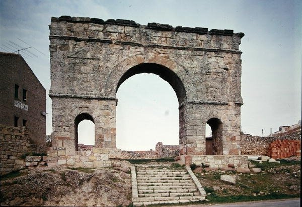 Der Triumphbogen, 2.-3. Jahrhundert (Foto) von Roman Roman