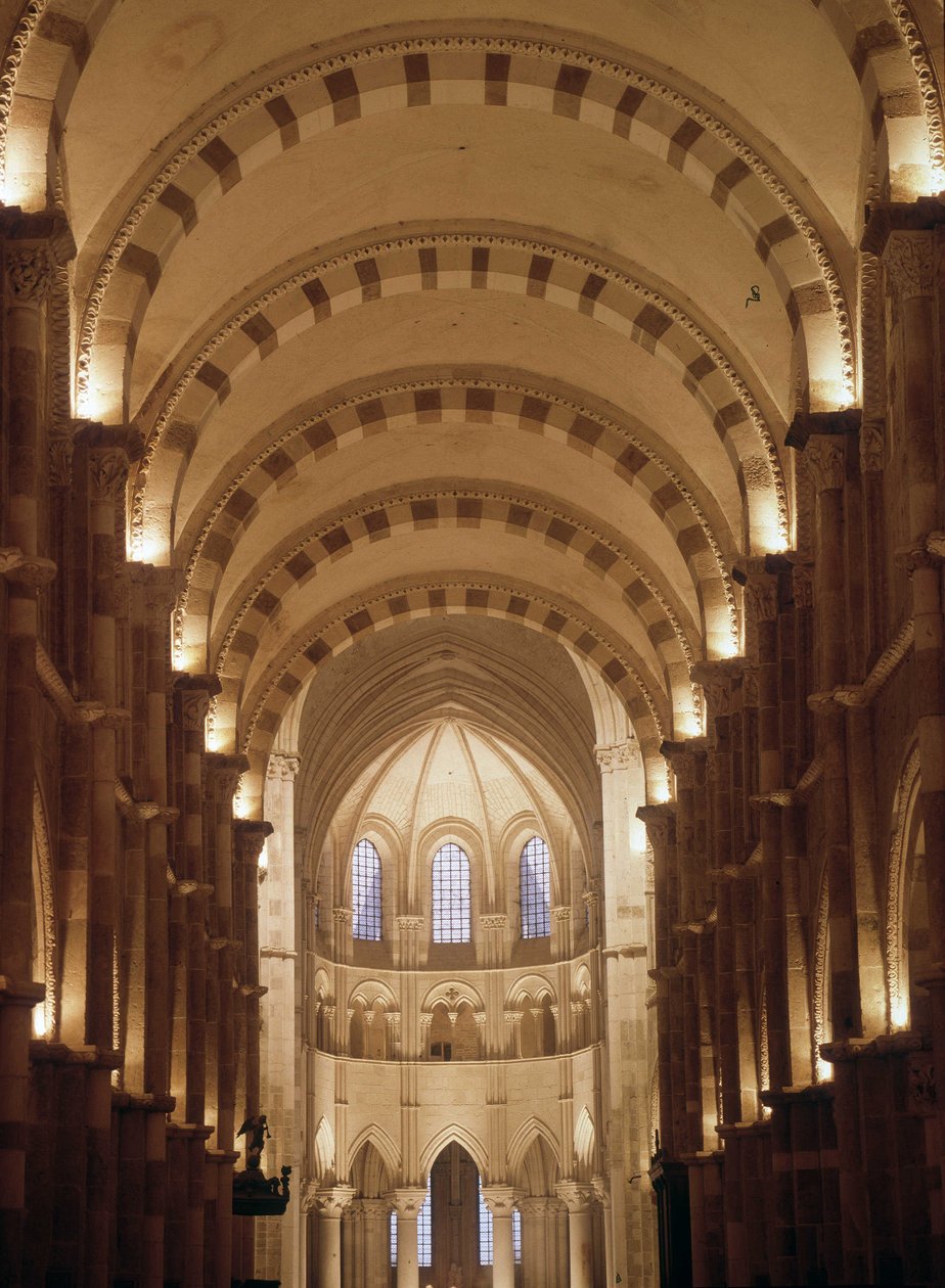 Innenansicht der Kathedrale von Vézelay von Romanesque