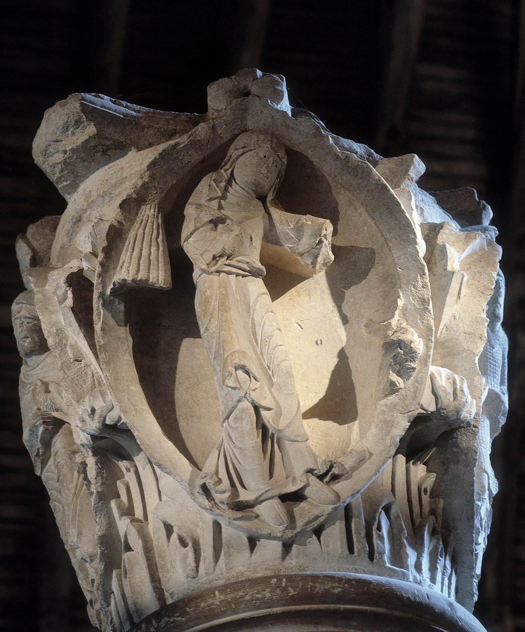 Klugheit: Kapital des Chors (Skulptur) von Romanesque