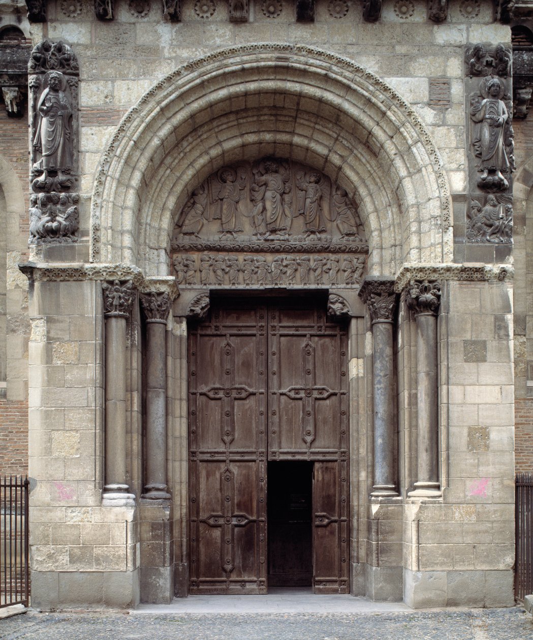 Südportal der Basilika von Romanesque