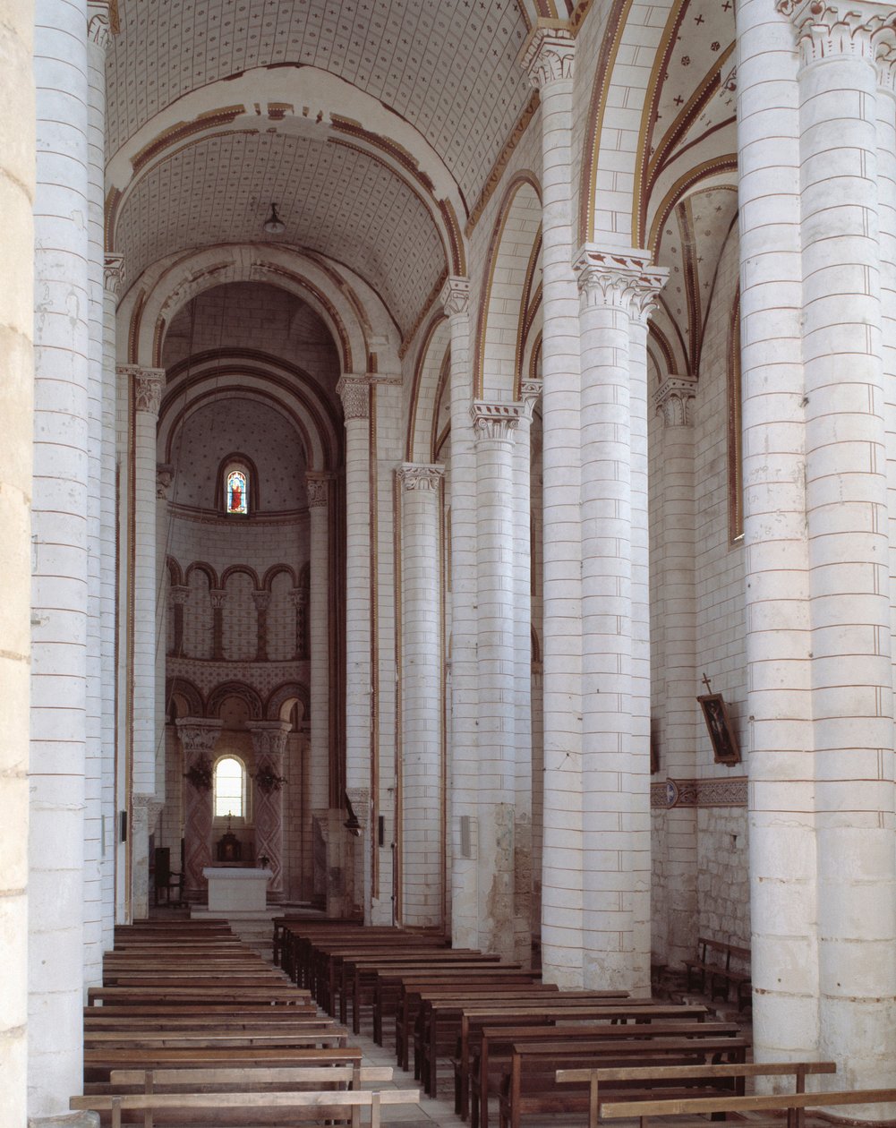 Ansicht des Schiffs von Romanesque