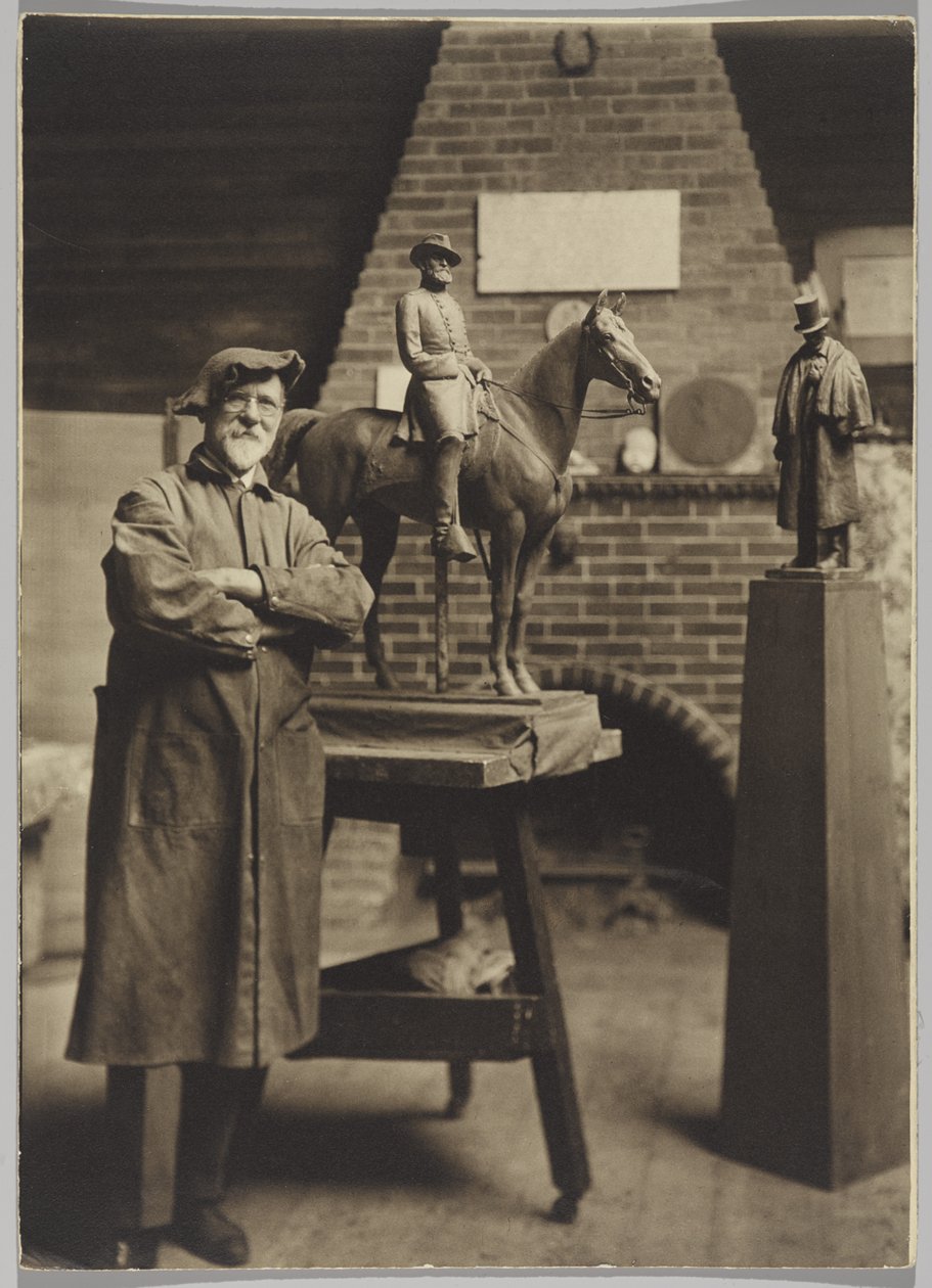 Im Studio, Cyrus Dallin (s/w Foto) von Ross W. Baker